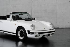 Image 39/46 de Porsche 911 Carrera 3.2 (1984)