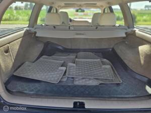Image 13/39 of Volvo V 70 2.4 (2006)