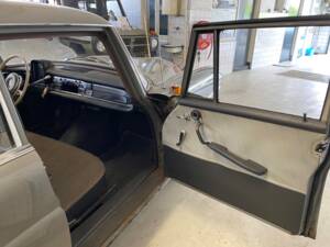 Image 16/33 de Mercedes-Benz 190 c (1964)