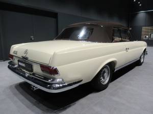 Image 5/17 de Mercedes-Benz 250 SE (1967)