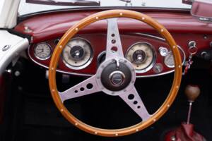 Image 2/72 de Austin-Healey 3000 Mk II (BJ7) (1962)