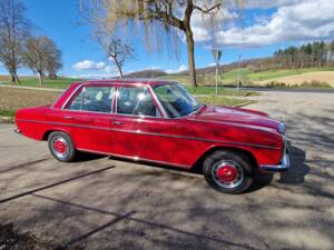 Image 1/6 de Mercedes-Benz 200 D (1975)