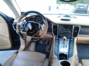 Image 2/8 of Porsche Panamera Turbo (1900)