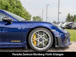 Image 17/50 of Porsche 718 Cayman GT4 RS Weissach (2025)