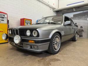 Immagine 2/18 di BMW 316 (1987)