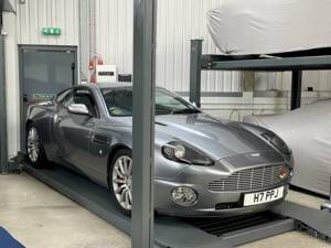 Image 1/50 of Aston Martin V12 Vanquish (2003)
