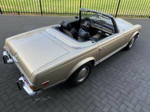 Image 10/49 de Mercedes-Benz 280 SL (1971)