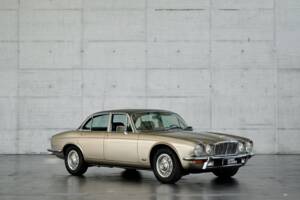 Bild 21/50 von Jaguar XJ 6 L 4.2 (1975)