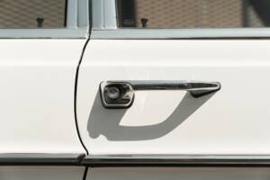 Image 11/34 of Mercedes-Benz 300 SEL 3.5 (1971)