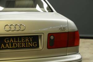 Immagine 20/50 di Audi A8 4.2 quattro (1995)