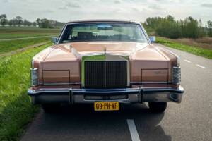 Image 5/8 of Lincoln Continental Town Car (1979)