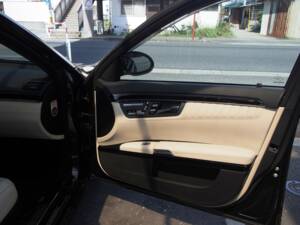 Bild 12/35 von Mercedes-Benz S 600 L (2008)