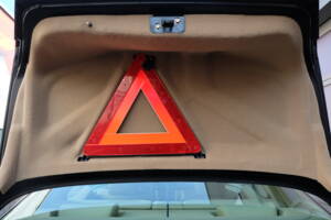 Image 55/63 of Mercedes-Benz 300 CE (1991)