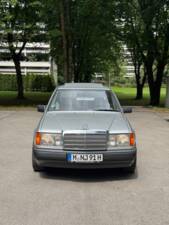 Image 4/32 of Mercedes-Benz 230 E (1987)