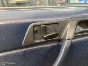 Bild 43/50 von Mercedes-Benz 300 E (1986)