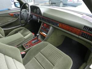 Image 11/23 of Mercedes-Benz 380 SEC (1982)