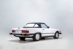 Image 23/48 of Mercedes-Benz 560 SL (1988)