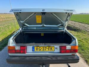 Image 35/41 of Volvo 740 (1987)