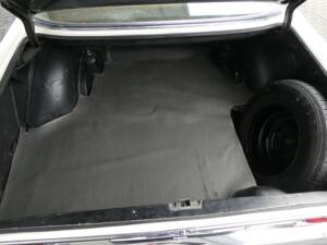 Image 16/20 of Mercedes-Benz 220 D (1972)