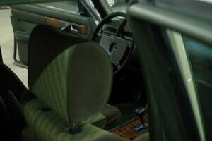 Bild 28/50 von Mercedes-Benz 280 SE (1984)