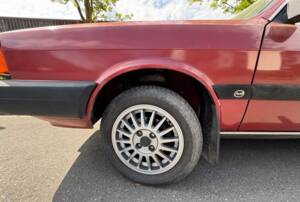 Image 5/32 of Audi 80 1.6 (1986)