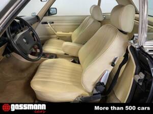 Afbeelding 9/15 van Mercedes-Benz 500 SL (1987)