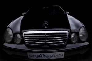 Immagine 24/38 di Mercedes-Benz CLK 55 AMG (2000)