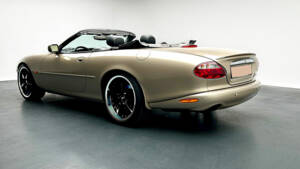 Image 4/9 of Jaguar XKR (2001)