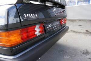 Immagine 23/47 di Mercedes-Benz 190 E 2.3 (1992)