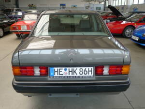 Image 31/34 de Mercedes-Benz 190 E 1.8 (1991)