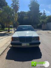 Bild 2/48 von Mercedes-Benz 200 E (1991)