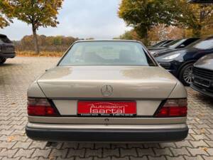 Bild 6/21 von Mercedes-Benz 300 CE (1988)