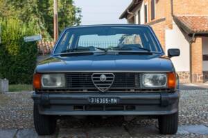 Image 2/12 de Alfa Romeo Giulietta 1.6 (1980)