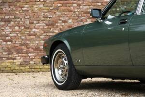 Image 37/50 of Jaguar XJ 6 4.2 (1985)