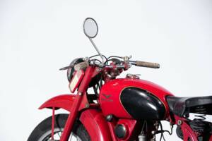 Image 32/50 de Moto Guzzi 250 SS (1950)
