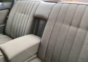 Image 32/66 of Mercedes-Benz 230 CE (1981)