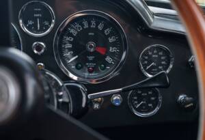 Bild 19/27 von Aston Martin DB 6 Mk II (1971)