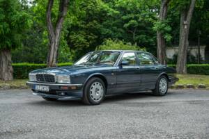Imagen 2/55 de Jaguar XJ 40 (XJ-R) (1990)