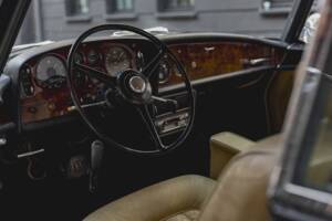 Image 37/39 of Bentley S 3 Continental (1965)