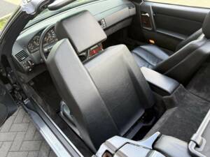 Image 33/50 de Mercedes-Benz 300 SL (1990)