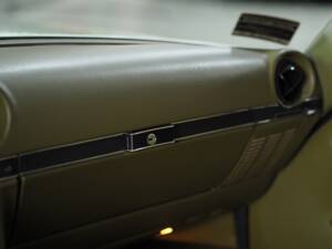 Image 60/66 of Mercedes-Benz 450 SLC (1977)