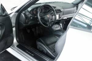 Image 20/50 of Porsche 911 Carrera 4S (2004)