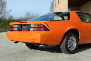 Image 25/50 of Chevrolet Camaro Z28 (1992)
