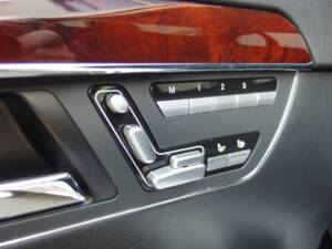 Image 64/98 of Mercedes-Benz S 500 L (2007)
