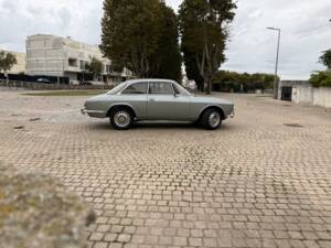 Image 36/53 of Alfa Romeo 1750 GT Veloce (1971)