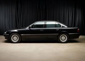 Image 13/41 of BMW 750i (2000)