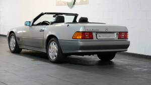Image 3/38 of Mercedes-Benz 300 SL (1990)