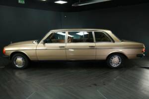 Bild 4/49 von Mercedes-Benz 250 lang (1985)
