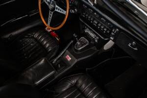 Image 13/53 de Jaguar E-Type (1970)