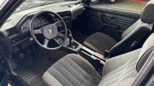 Image 14/19 of BMW 316i Baur TC (1990)